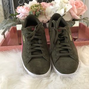 army green and pink pumas